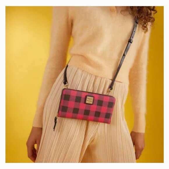 DOONEY & BOURKE TUCKER LG ZIP AROUND WRISTLET PLAID CROSSBODY - Picture 1 of 8
